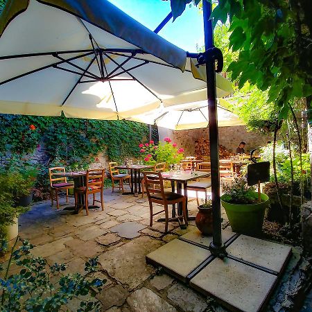 Hôtel Les Tables De La Fontaine à Florac Extérieur photo
