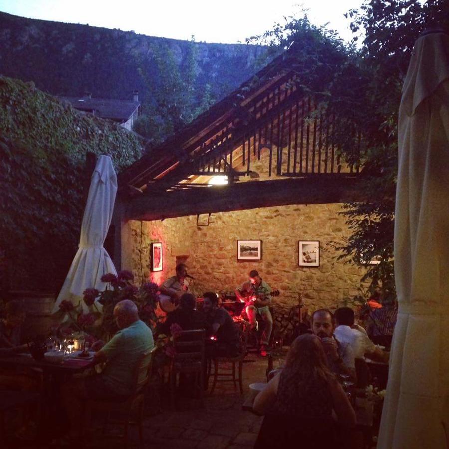 Hôtel Les Tables De La Fontaine à Florac Extérieur photo